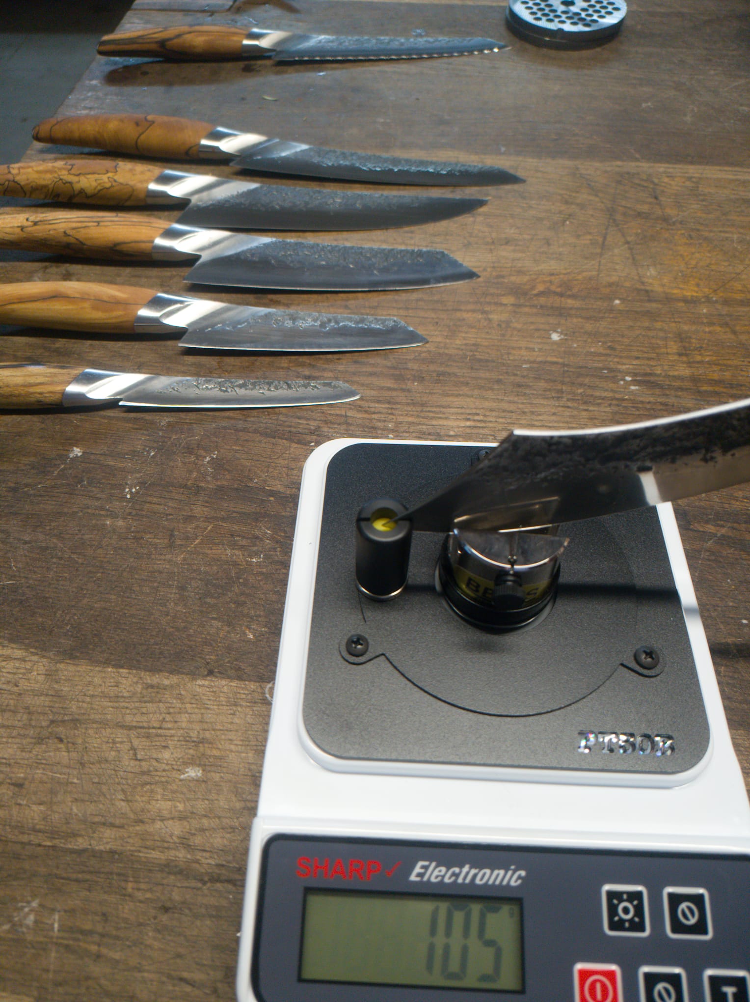 Meranie ostrosti noža metódou BESS – výsledok 105 gramov