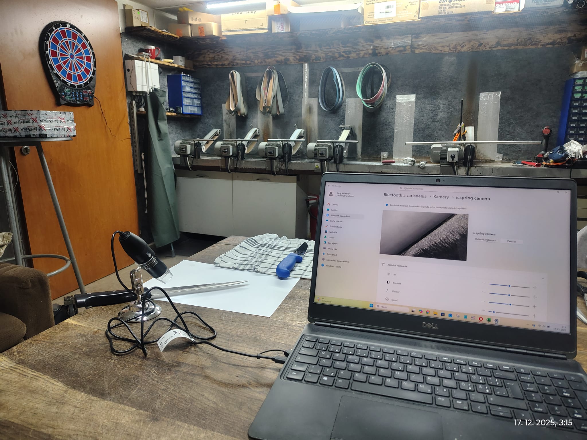 Nôž pred brúsením a kontrola postupu v dielni OstréNože.sk